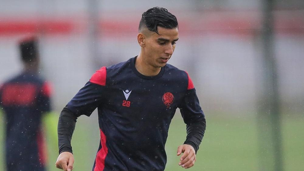 اللافي: "أصرينا على اللعب رغم تأثر أرضية ملعب دونور بالأمطار.. أهدي هذا الانتصار لعائلتي ولجماهير الوداد"