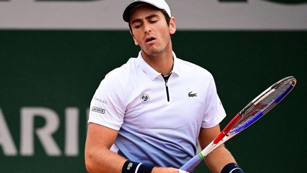 في أول مباراة بالعلم المغربي.. لاعب التنس بينشيتريت ينهزم أمام الأمريكي كودلا ويُقصى من تصفيات بطولة أستراليا المفتوحة