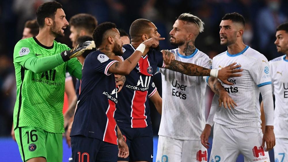 بعد أن شهدت آخر مواجهة بينهما 5 حالات طرد.. عادل رامي مخاطبا الحكم قبل مباراة الليلة: "دعِ اللقاء يلعب وتوقف عن محاولة حماية اللاعبين"