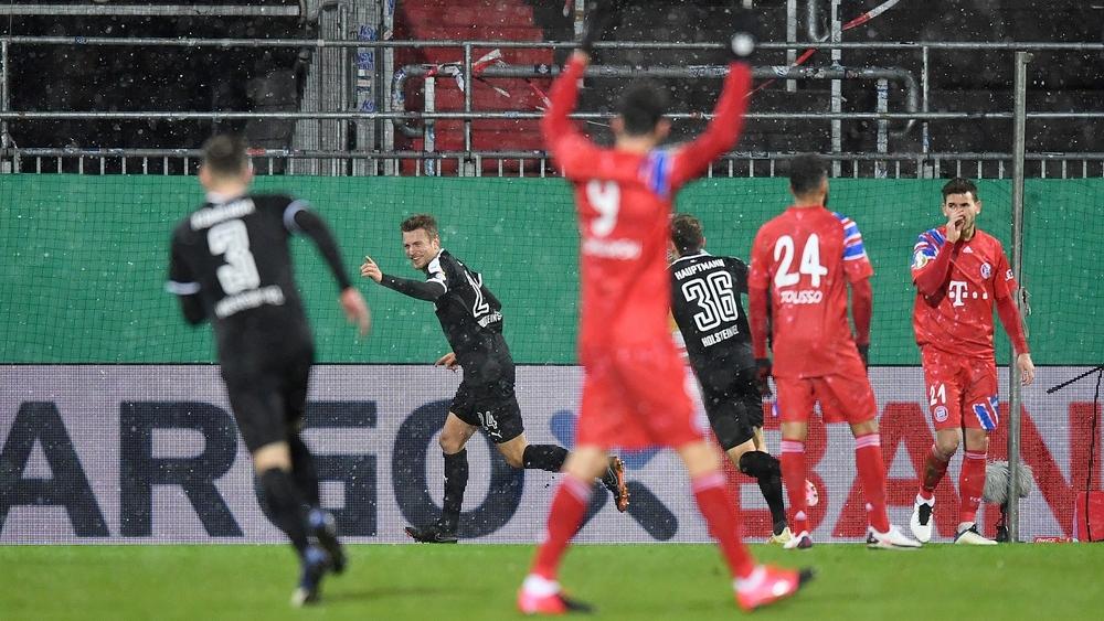 "هولشتاين" من الدرجة الثانية يفجر "مفاجأة" ويخرج بايرن ميونيخ من كأس ألمانيا!