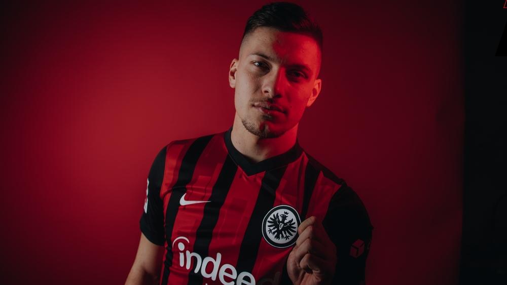 رسميا/ لوكا يوفيتش يغادر ريال مدريد ويعود إلى آينتراخت فرانكفورت