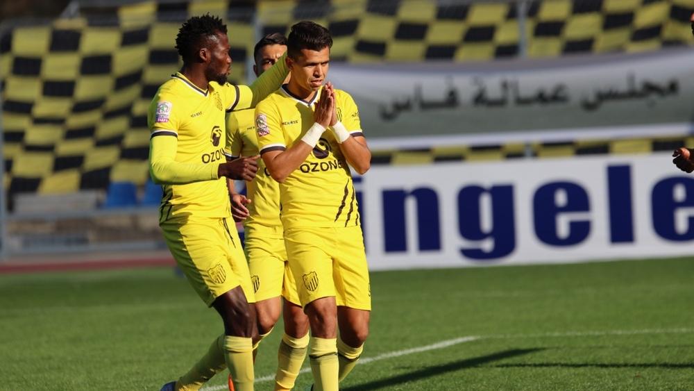 بسبب عدم توصلهم بمستحقاتهم المادية ومنحهم كمبيالات بدون رصيد .. استياء و تذمر من لاعبي المغرب الفاسي تجاه إدارة النادي