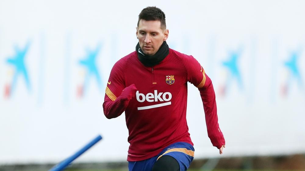 ميسي يغيب عن المران الجماعي لبرشلونة ويأمل في اللحاق بنهائي "السوبر"