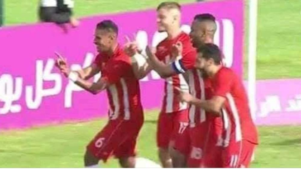 شراشم يشير برمز الوداد "W" بعد هز شباك ا. تواركة و"الحمر" يتابعون عن كثب المستوى الذي يقدمه اللاعب