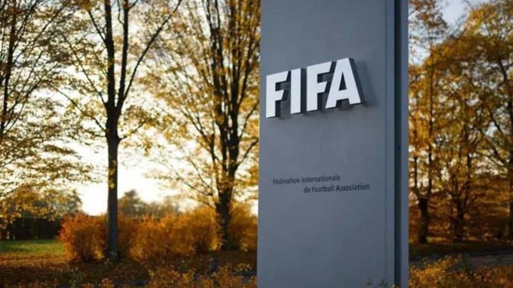 الفيفا: "قيمة انتقالات لاعبي كرة القدم حول العالم تراجعت بنسبة 23.4% في 2020"