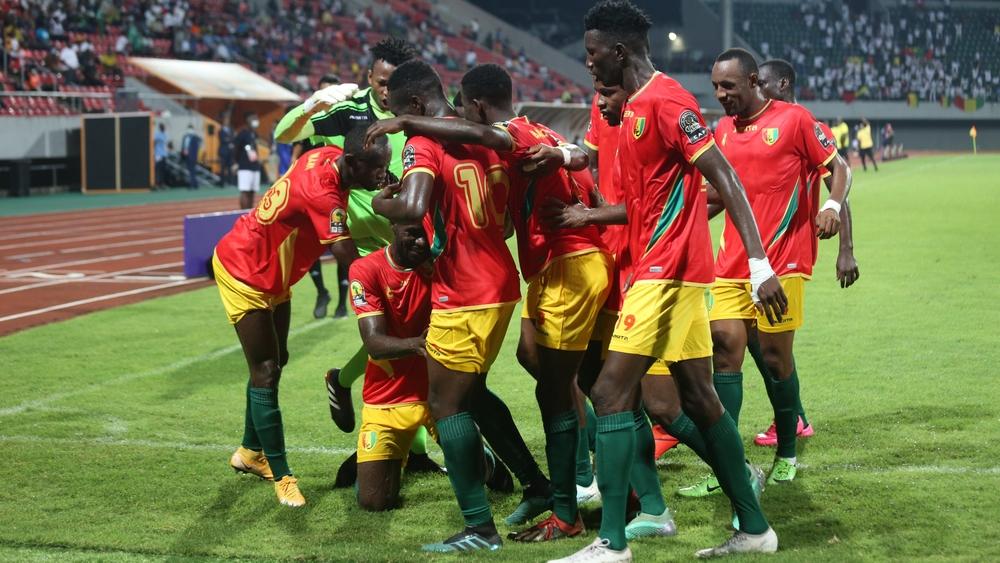 غينيا تتصدر المجموعة الرابعة في "الشان" بثلاثية في مرمى ناميبيا