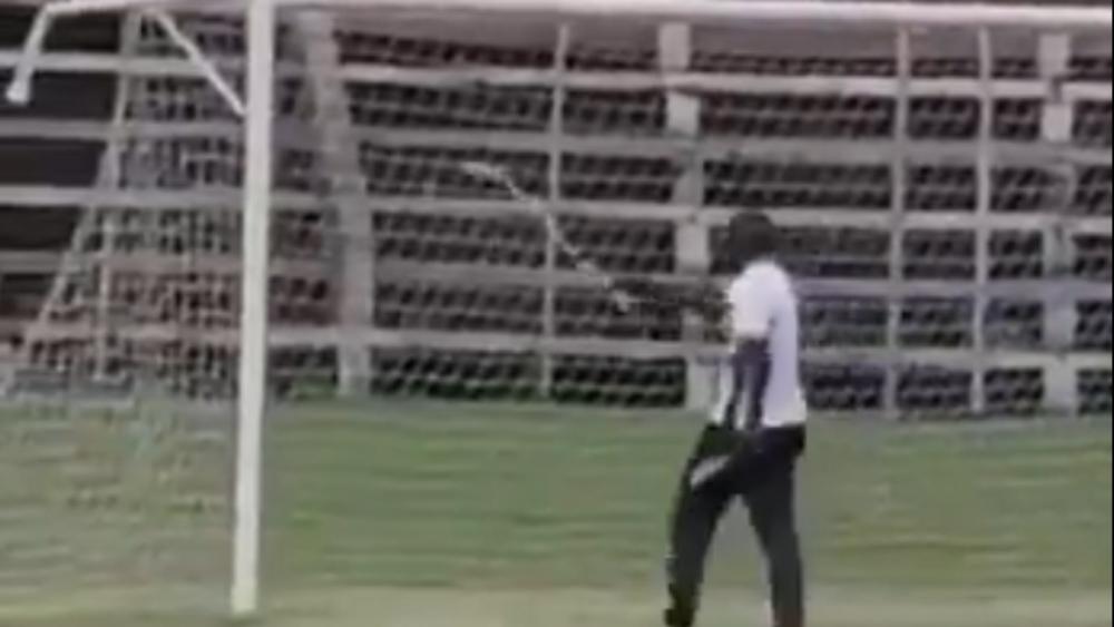 "السحر" متواصل في الملاعب الأفريقية.. الاتحاد الزامبي يوقف مدرب حراس فورست رينجرز لرشه مادة "مجهولة" بمرمى منافسه