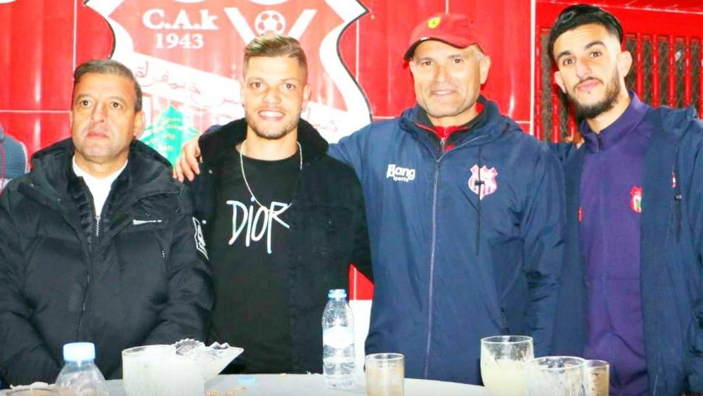 شباب أطلس خنيفرة يقيم حفل "وداع" للاعب منصف شراشم بعد التحاقه بالوداد