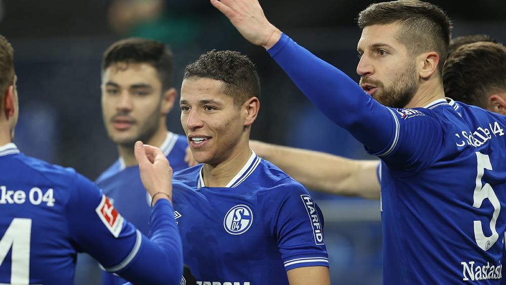 حارث "أساسي" في مباراة شالكه وبايرن ميونيخ ومنديل وبوجلاب على مقاعد البدلاء