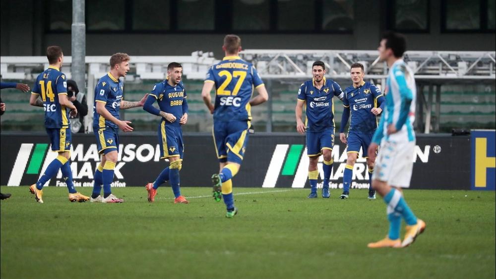 هيلاس فيرونا "يقلب الطاولة" على نابولي