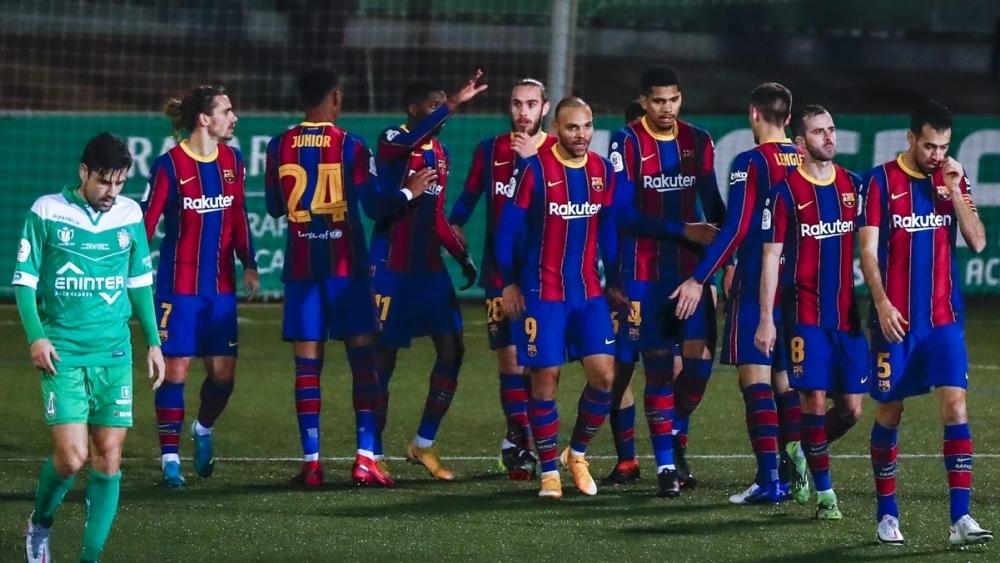 برشلونة يبحث عن "الحل" في كأس ملك إسبانيا بعد خروج "قطبي مدريد"