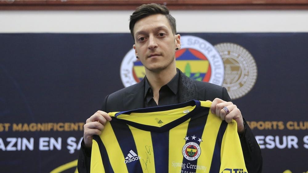 أوزيل يستبعد العودة إلى ألمانيا ويؤكد بعد انتقاله لفناربخشة: "اللعب لهذا النادي كان حلم الطفولة بالنسبة لي"