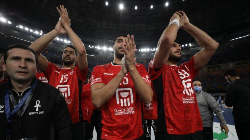 محمد صلاح يشيد بلاعبي منتخب مصر لليد رغم الخسارة: "كل التحية والتقدير لرجالنا"