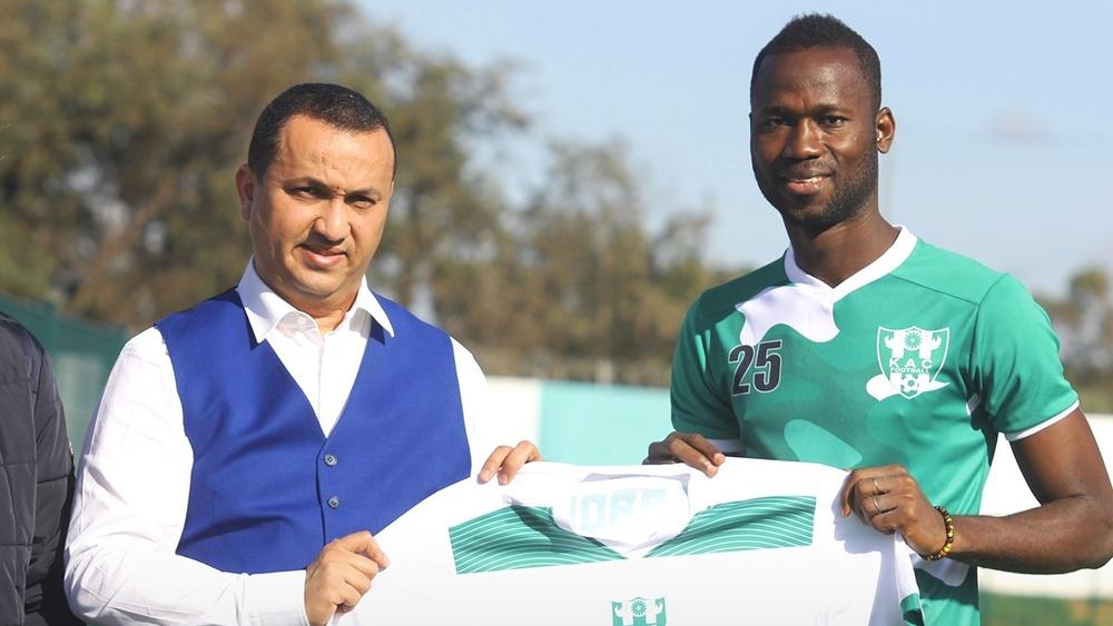 النادي القنيطري يحسم رابع صفقاته الشتوية بضم المدافع الغيني سيلا محمد