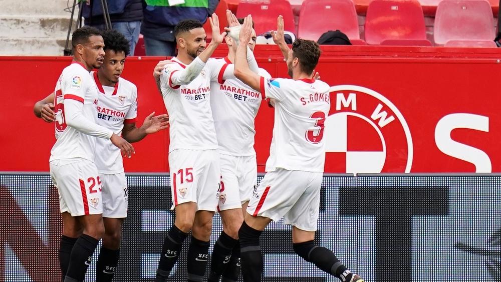 إشبيلية يعود بانتصار من ملعب إيبار و"يزيح" برشلونة من المركز الثالث "مؤقتا"