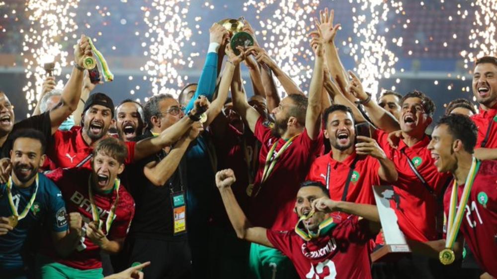 بعد إحرازِ مسابقة وُصِفت بـ"العقيمة" و"المتواضعة فنياً".. ماذا استفادت الكرة المغربية من حيازة "الشّان"؟