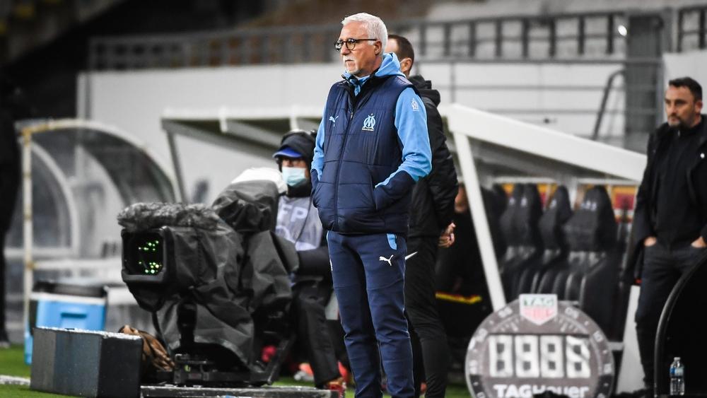 مستودع ملابس أولمبيك مارسيليا يُثمِّن عمل مدربه المؤقت ناصر لارغيت