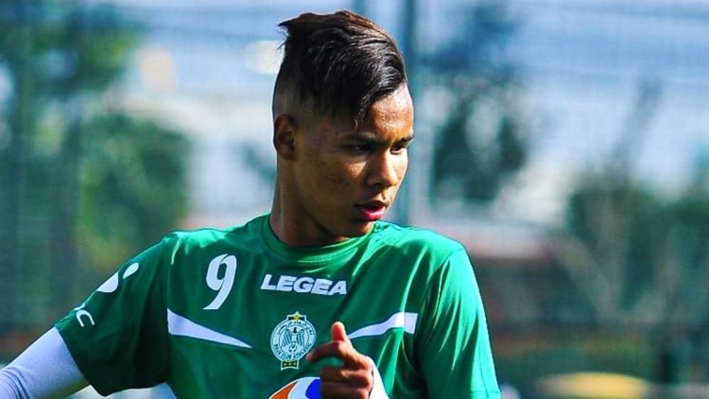 حسين رحيمي لاعب أمل الرجاء ينال ثقة السلامي ويواصل تداريبه رفقة الفريق الأول