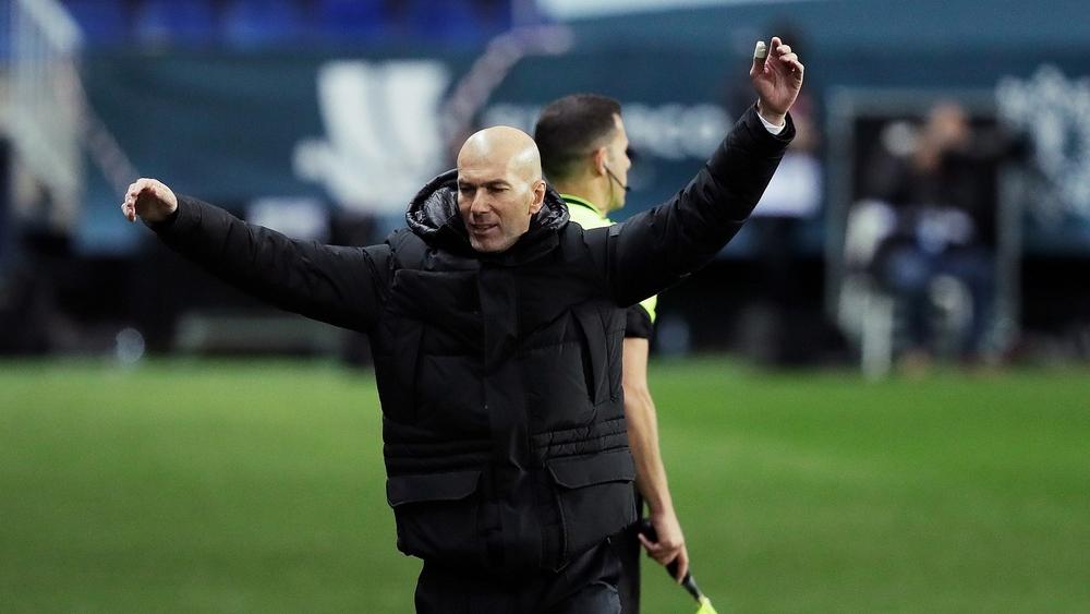 زيدان: "أتمنى ألا تكون إصابة كارفاخال خطيرة.. أسوأ ما يمكن أن يحدث للمدرب هو إصابة أحد لاعبيه"