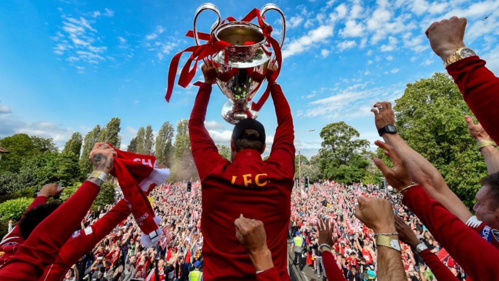 جماهير ليفربول تعلن حبها ودعمها لكلوب مستخدمة "عبارتها الشهيرة": "كلوب لن تسير لوحدك أبدا"