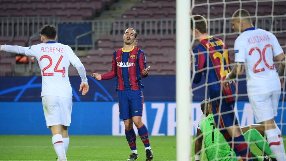 جريزمان طار إلى فرنسا بطائرة خاصة بعد دقائق من خسارة برشلونة ضد باريس سان جيرمان