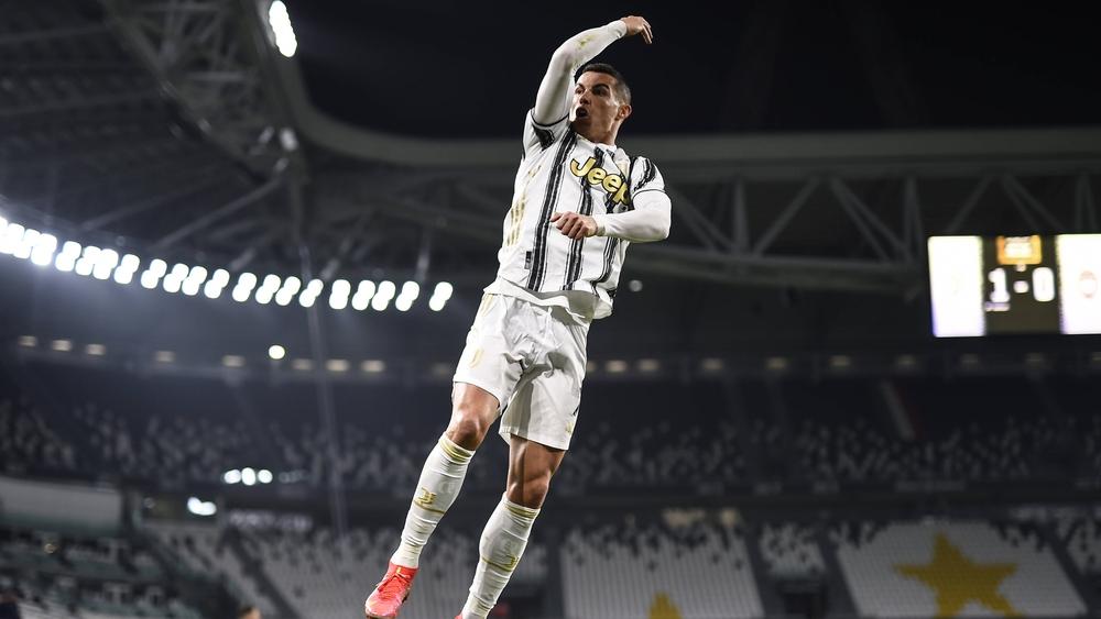 رونالدو يسجل ثنائية ويقود يوفنتوس لهزم كروتوني