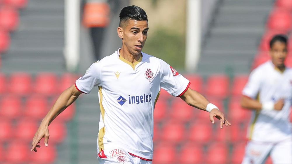 الجماهير الودادية تتوج مجهود اللافي وتُنَصِّبُهُ "رجلا" لمباراة فريقها أمام بيترو أتليتيكو الأنغولي