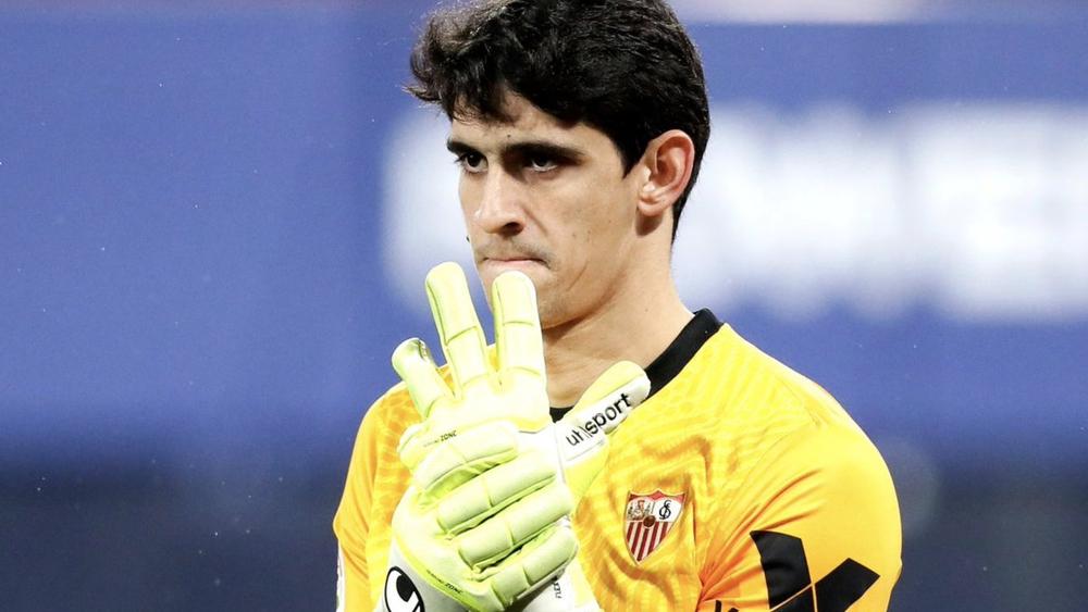 رسميا/ "الليغا" تُرشِّح بونو بجانب ميسي وآخرين للفوز بجائزة أفضل لاعب لشهر فبراير