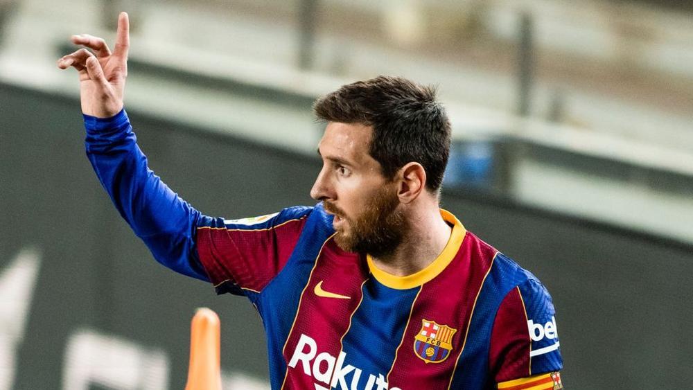 ليونيل ميسي "يزيح" سواريز وينفرد بصدارة هدافي "الليغا" بـ 18 هدفا