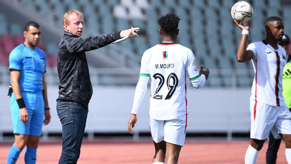 مدرب الجيش الملكي: "إهدار الفوز في آخر الدقائق يؤلم كثيراً.. لكننا نتطور بعد كل مباراة"