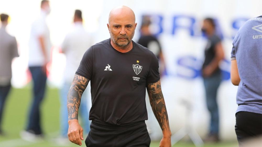 مالك أولمبيك مارسيليا يعلن تعيين سامباولي مدربا جديدا للفريق ويعد بعقد "لقاء" مع جماهير النادي