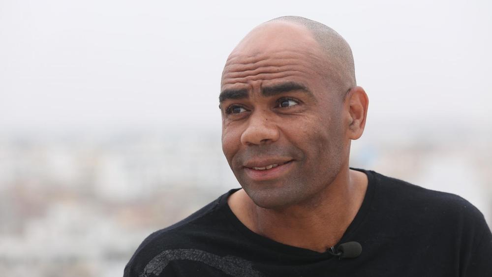 بعد أقل من شهريْن على تعيينه.. نهضة الزمامرة يفسخ عقد مدربه فوهامي