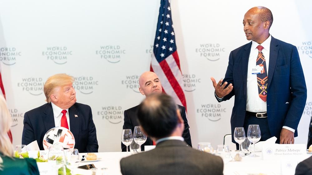 بعد التفاف يد الفيفا حول موتسيبي ومحاولتها الدفع به لرئاسة "الكاف".. مسؤول سنغالي يصرح: "الاتحاد الدولي يبحث عن دمية لا عن مرشح مثالي"