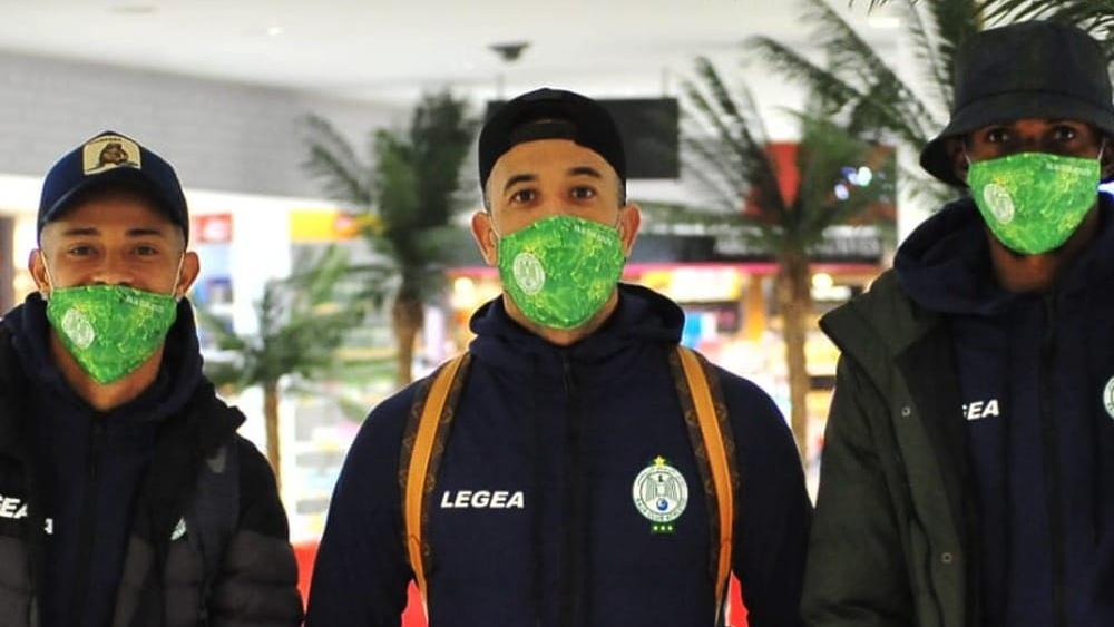 الرجاء يسعى لتأمين "طائرة خاصة" تنقله لزامبيا وغيابها يضع السلامي أمام حتمية الإبقاء على عناصره الأساسية بالبيضاء استعدادا لمباراة "الديربي"