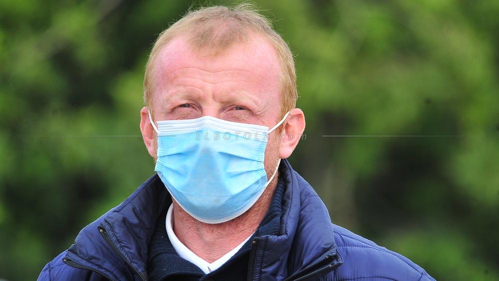 سفين فاندربروك: "لا أملك هدفا مع الجيش الملكي باستثناء حلمي بالفوز في كل المباريات.. 'عدم رضا' الجماهير في البداية شككني في اختياري ومساندتهم مفتاح معانقتنا للألقاب"