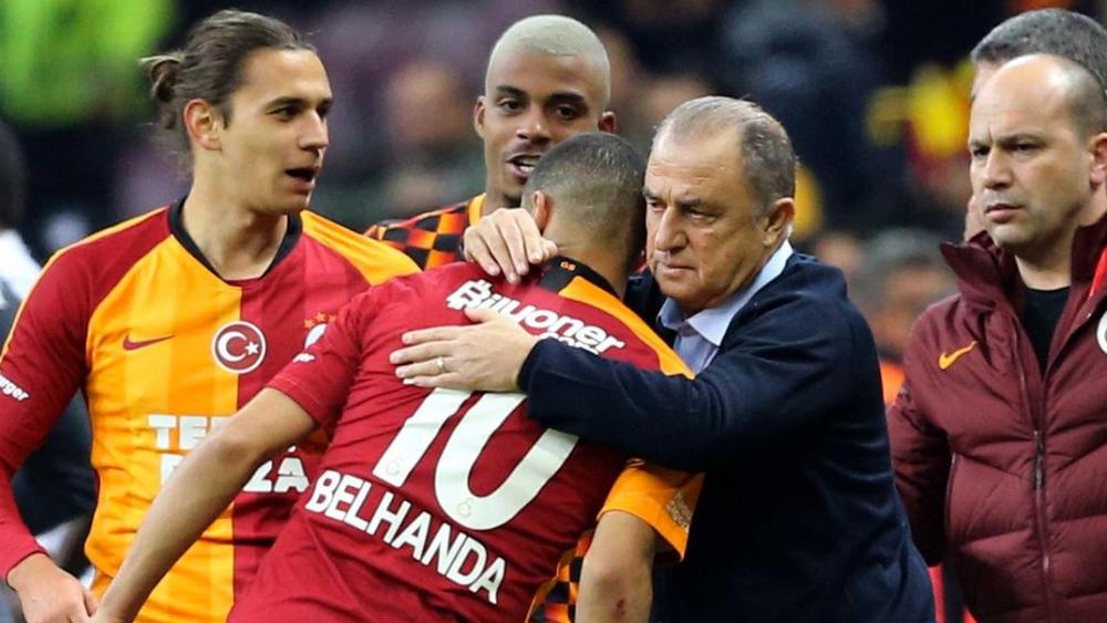 منذ رحيل بلهندة والابتسامة تغيب عن مدرب غلطة سراي.. الصحافة التركية أكدت أن الأخير أغضبه فسخ عقد المغربي!