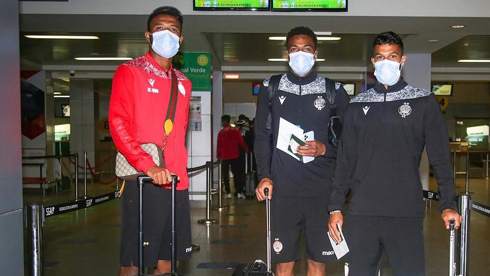 لاعبو الوداد يخضعون لمسحة طبية جديدة بغينيا تحت إشراف "الكاف" والبنزرتي يبرمج حصتين تدريبيتين بكوناكري