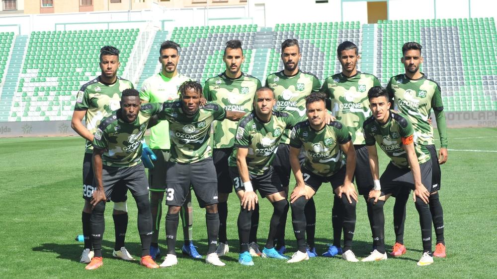 بعد السقوط برباعية.. مُناصرو الدفاع الجديدي يقرعون جرس الإنذار ويُحذِّرون فريقهم من مسار النُّزول للقسم الثاني