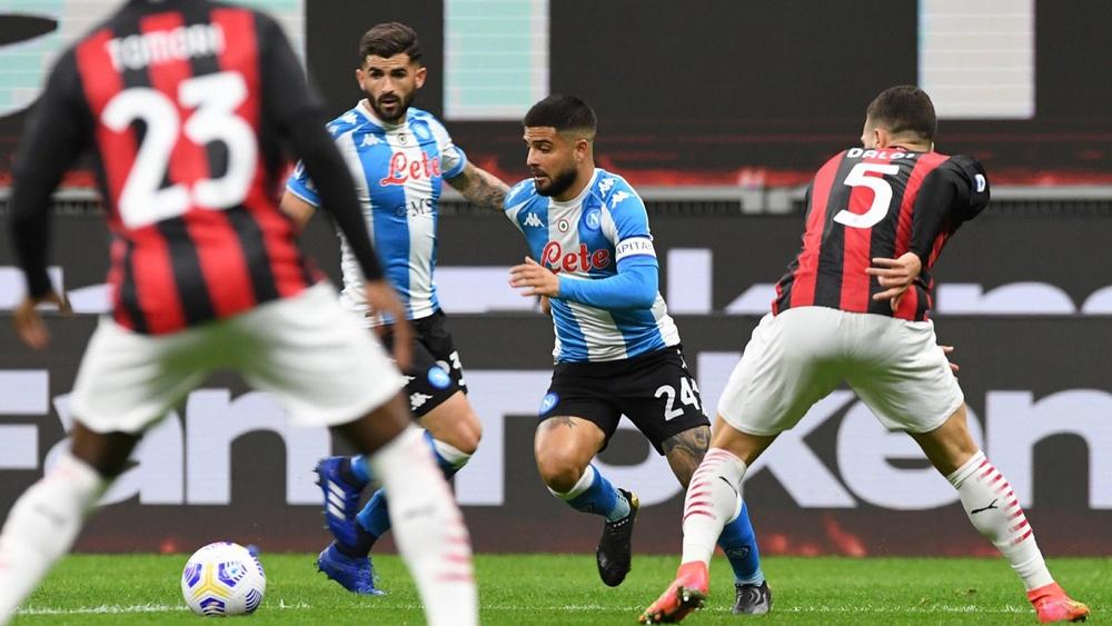نابولي يهزم ميلان في "سان سيرو" ويقدم "هدية" للإنتر