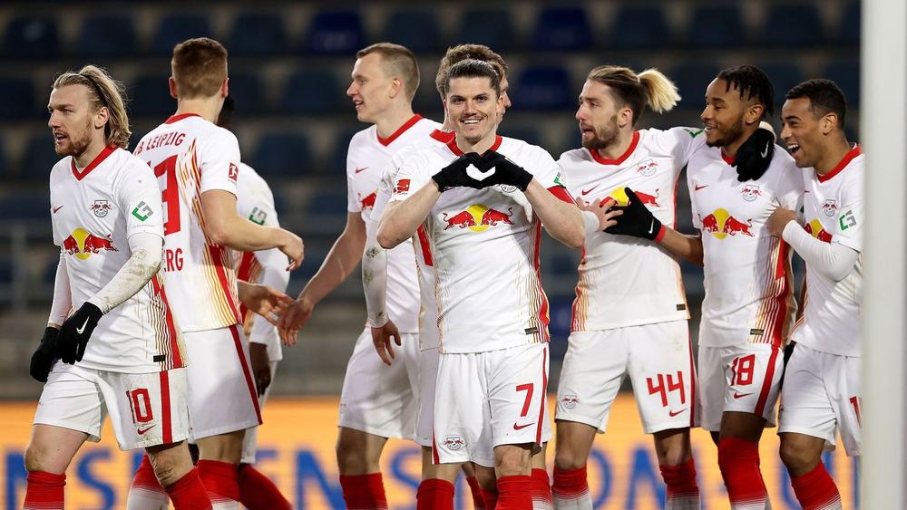 لايبزج يفوز على بيلفيلد ويواصل مطاردة بايرن ميونيخ