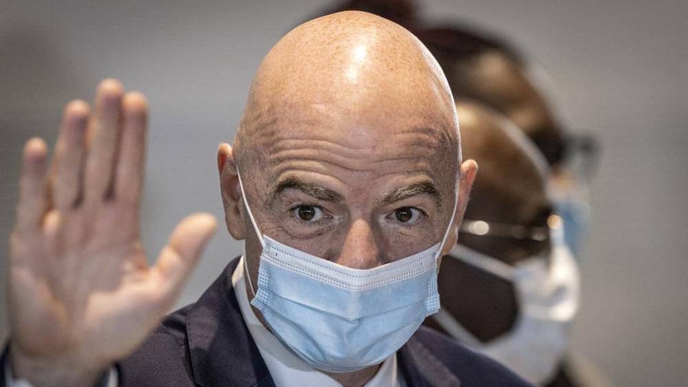 إنفانتينو: "من أهداف الفيفا مراجعة قانون كرة القدم سنويًا"