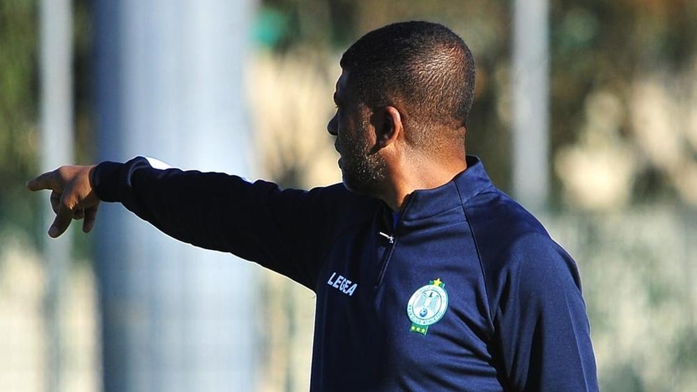 البكاري لـ"البطولة": "لم أجالس أي رئيس فريق.. يربطني عقد مع الرجاء ولا يمكنني مفاوضة أي جهة أخرى"