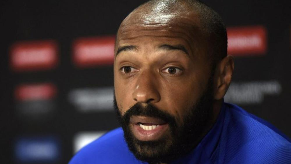 هنري يغلق صفحاته في مواقع التواصل الاجتماعي اعتراضا على العنصرية