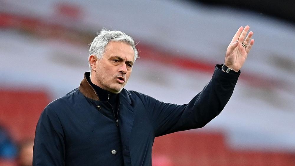 مورينيو ردًّا على منتقديه: "لا أعتقد أن المسؤولين في وكالة ناسا سيناقشون علوم الصواريخ مع الجميع في العالم.. نفس الشيء بالنسبة للمدربين"