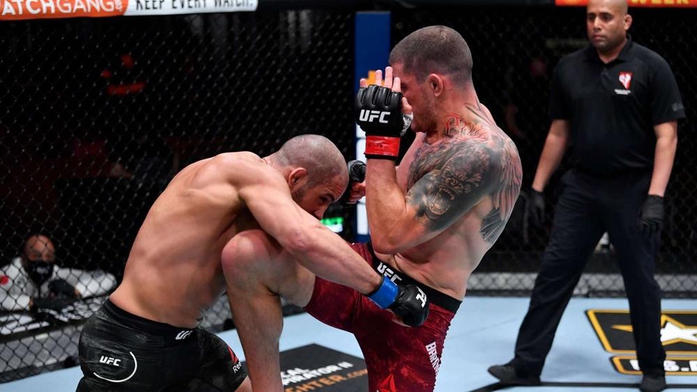 المغربي أبو بكر زعيتر ينهزم أمام الكندي باريولت في ليلة "UFC260" بـ"الضربة القاضية التقنية"