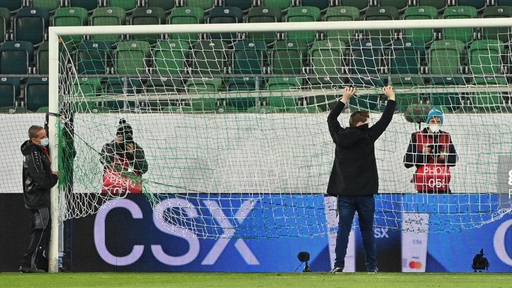 تأخر انطلاق مباراة سويسرا وليتوانيا بسبب تغيير مرمى "مخالف للقوانين"