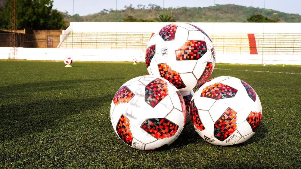 المنتخب الموريتاني يستعمل كرات جديدة في تداريبه ومغاربة يتفاعلون بسخرية وتندُّرٍ