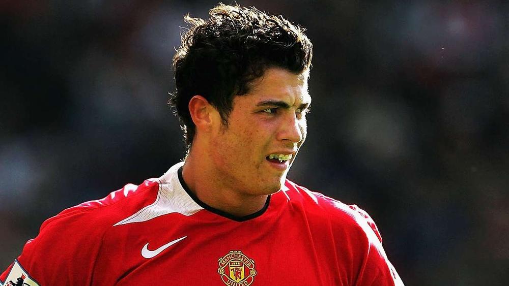 لاعب سابق في مانشستر يونايتد يحكي كيف تعرض كريستيانو رونالدو للتنمر من زملائه!