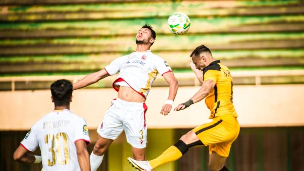 سابقة.. الـ"كاف" يضطر لتعيين "حكم رابع إضافي" في مباراة الوداد وكايزر شيفس بسبب الوضع الوبائي بجنوب أفريقيا