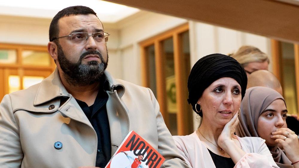 محامي عائلة نوري: "حالته تحسَّنت قليلاً.. إنه يجلس ويُحرِّك حاجبيه ويعي ما يجري حوله"